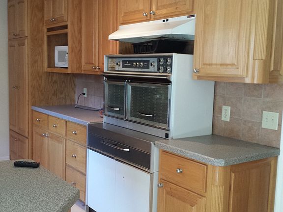 Kitchen stove - yes it works