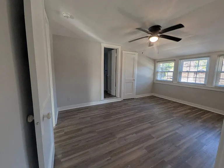 1009 Everett Ave — Photo 4