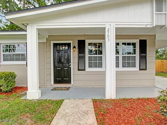 4th image of 2703 Elisa Dr E