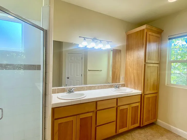 2319 Glacier Pl #B — Photo 12