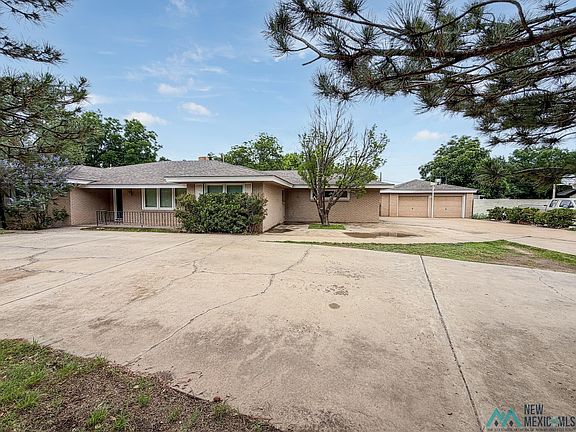 3rd image of 700 E Baja Dr