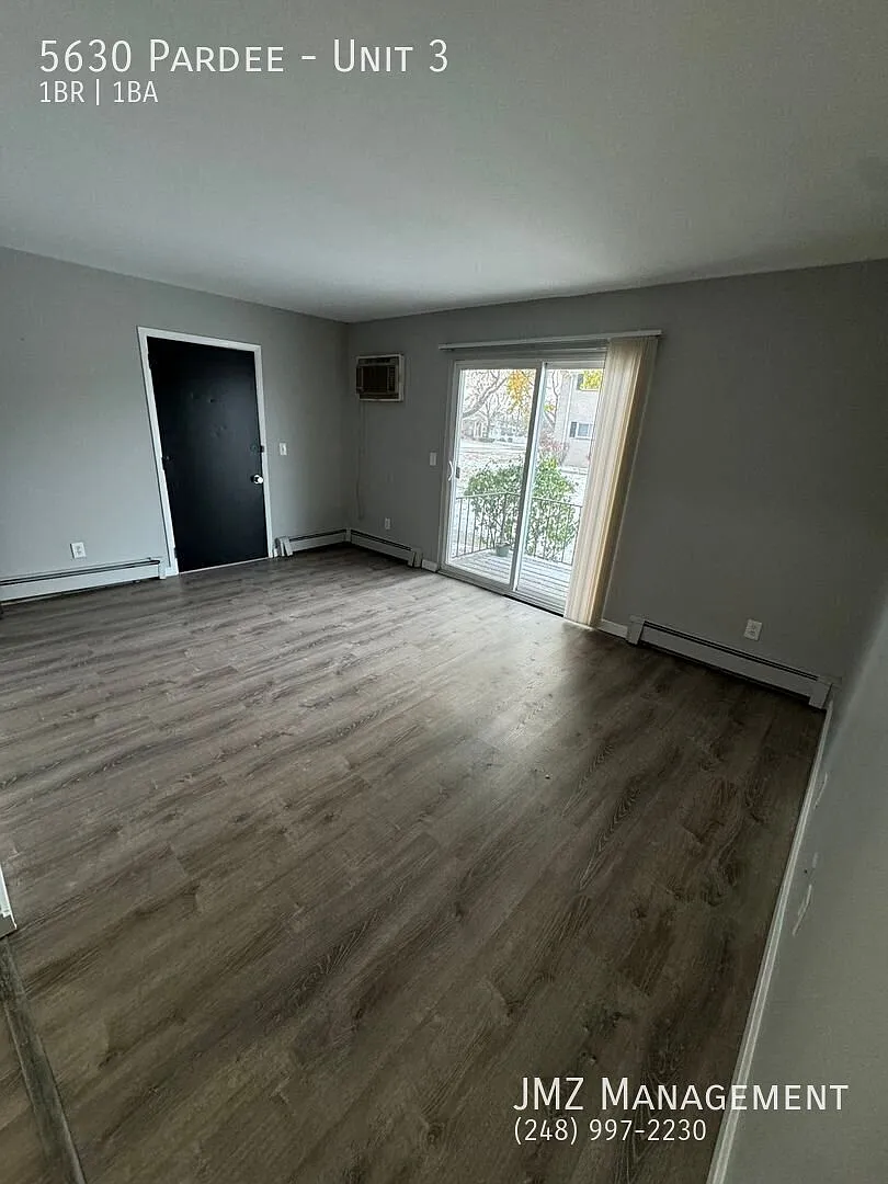 Coming Soon! Beautiful Updated 1 Bedroom Apartment In Dearborn Heights! Don't Miss Out — Photo 4