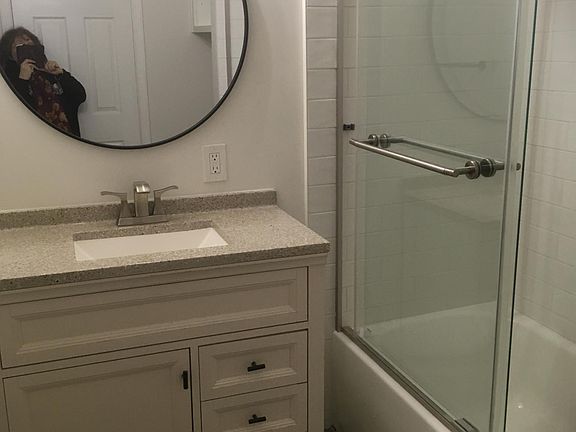 4th image of 1743 Carmel Dr APT 3