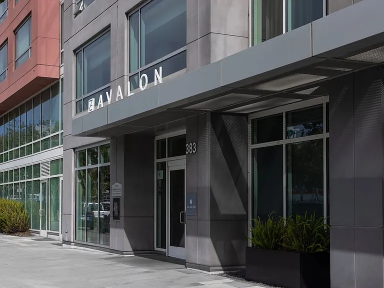 Leasing entrance