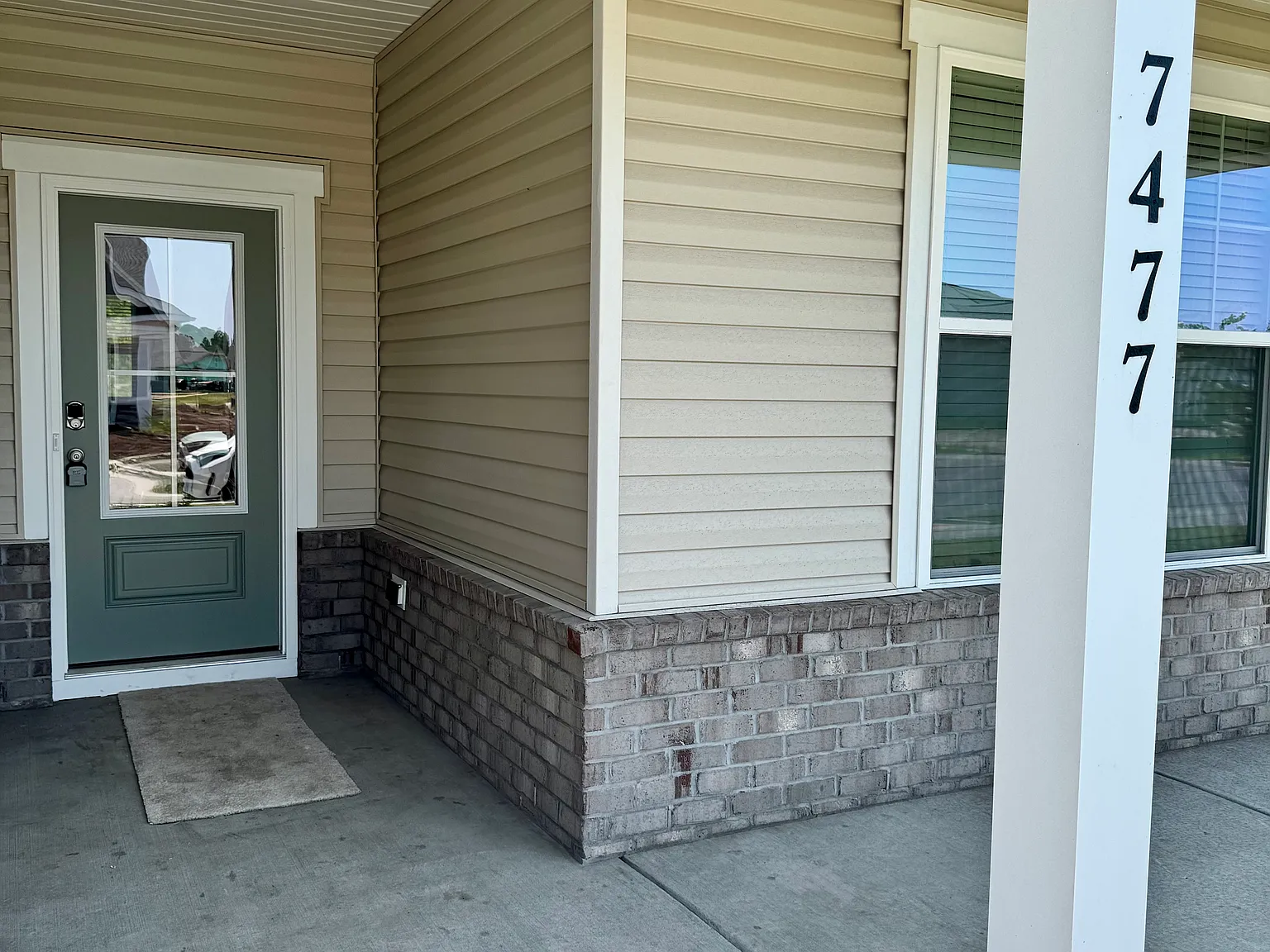 4 bed, 2091 sqft, $2,400 — Photo 3