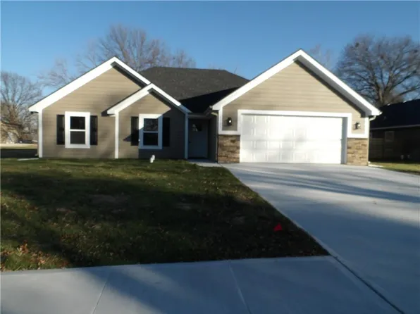 1103 S Olive St, Holden, MO 64040