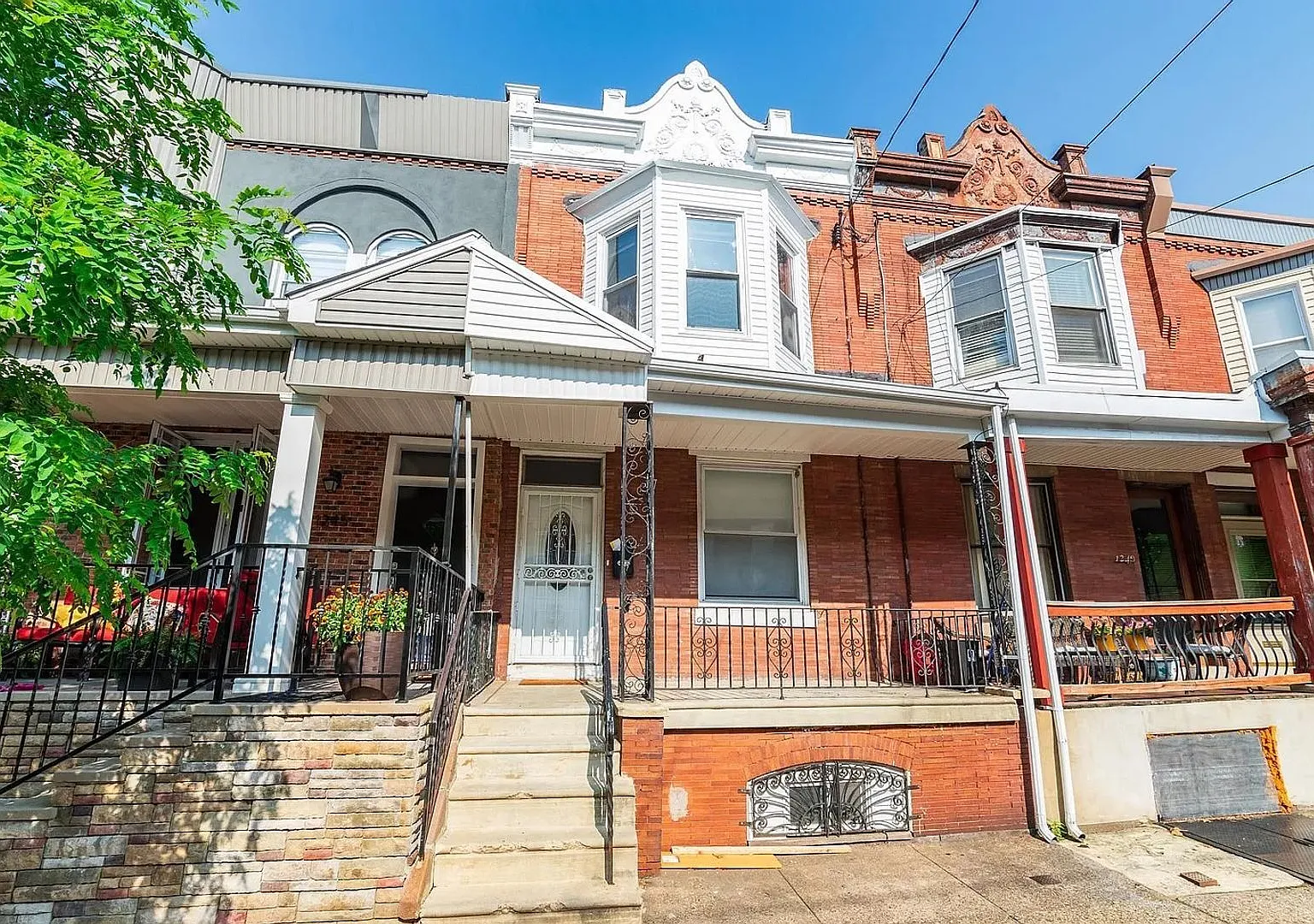 Charming 3-Bed/1.5-Bath Townhome in Point Breeze! Available Early October! — Photo 1