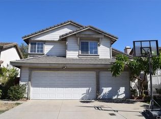 8039 Streamside Ct, Fontana, CA 92336