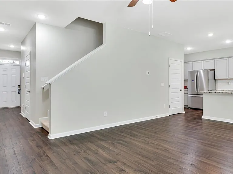 1127 Sims Dr — Photo 7