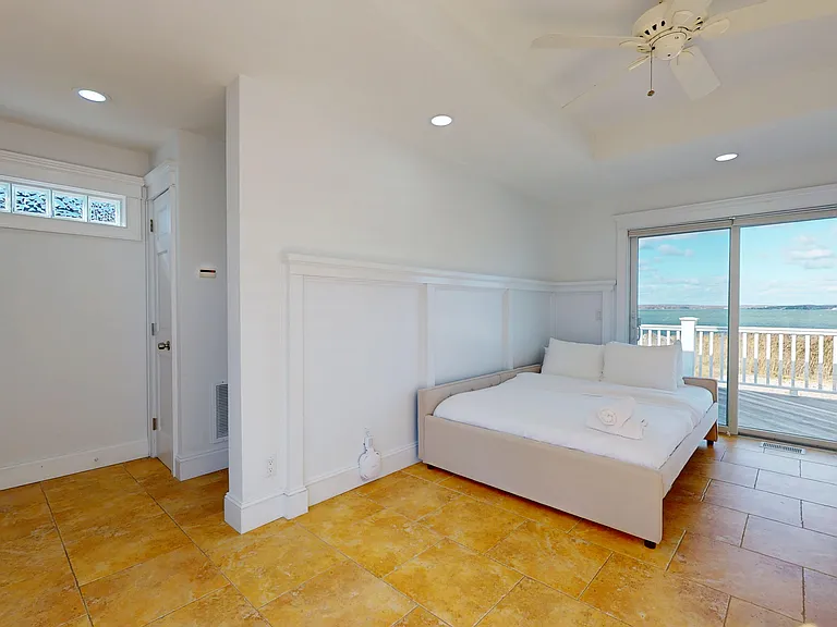 750 Dune Rd — Photo 48