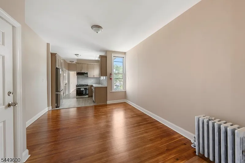 2 bed, 1.0 bath, $2,375 — Photo 3