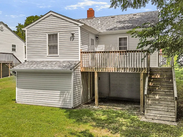 1404 E Elm St — Photo 19