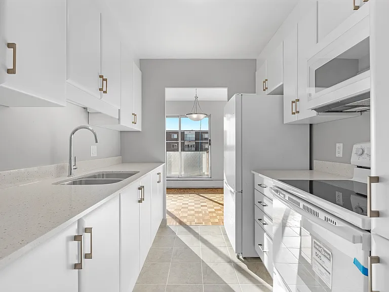 810 Canterbury Ave — Photo 58