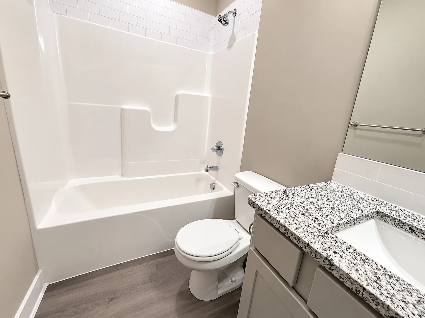3 bed, 1230 sqft, $1,595 — Photo 2
