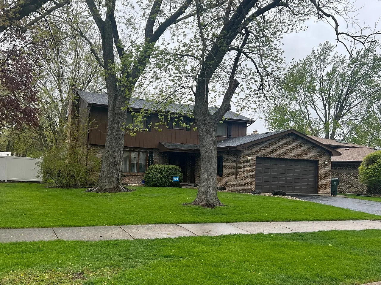828 Maple Rd photo 1