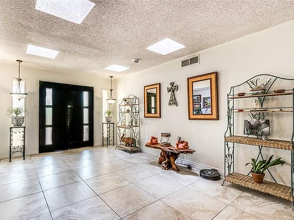 4th image of 5685 Oak Cliff Dr