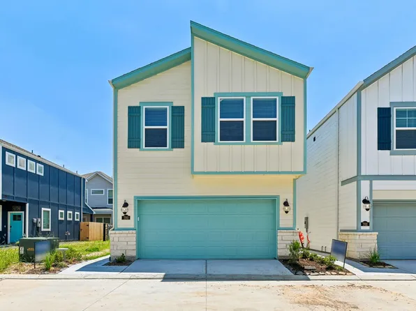 700 Sand Dollar Dr, Kemah, TX 77565