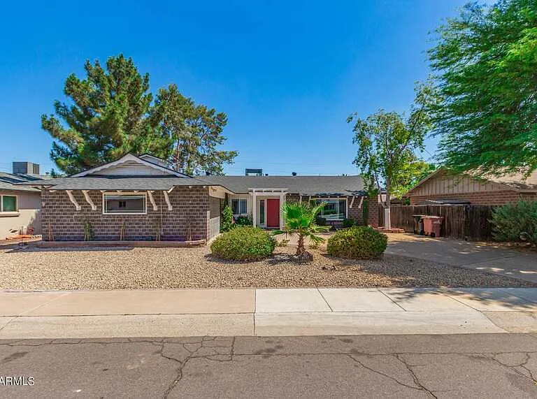 8737 E Sage Dr — Photo 2