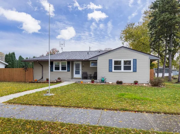 225 N Clear Lake Ave, Milton, WI 53563