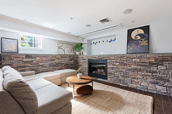 Sold by Compass | media 10