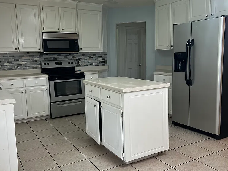 412 Fulton Dr — Photo 8