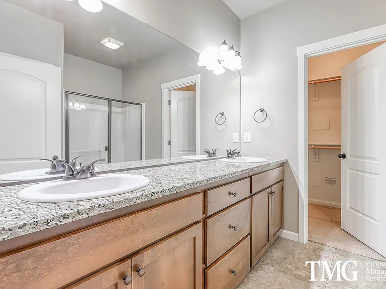 8227 NE 20th St — Photo 16