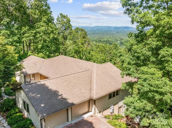 705 Overlook Dr, Flat Rock, NC 28731