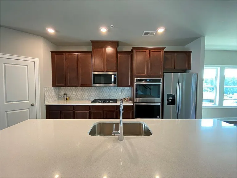912 Sweetwater Grv — Photo 7