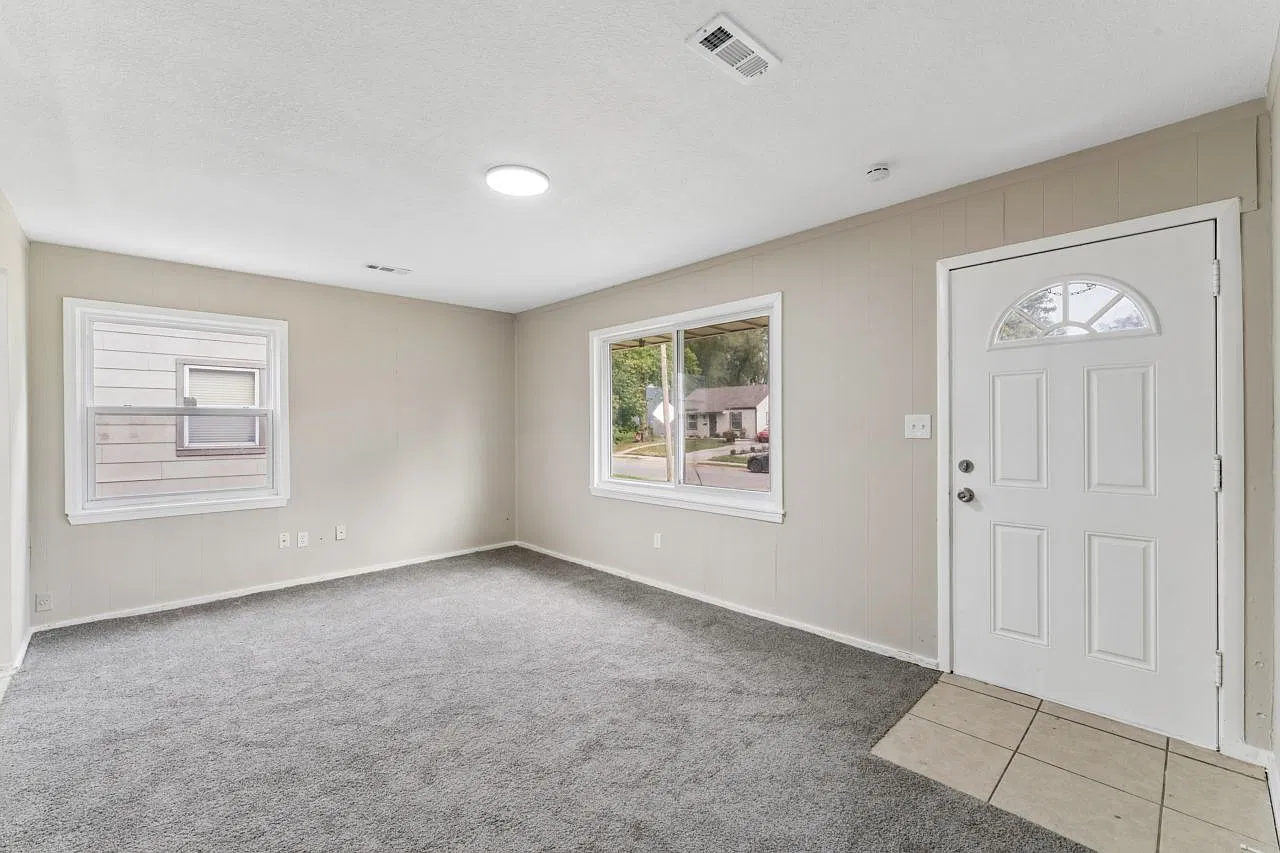 2 bed, 1.0 bath, 890 sqft, $1,325 — Photo 4