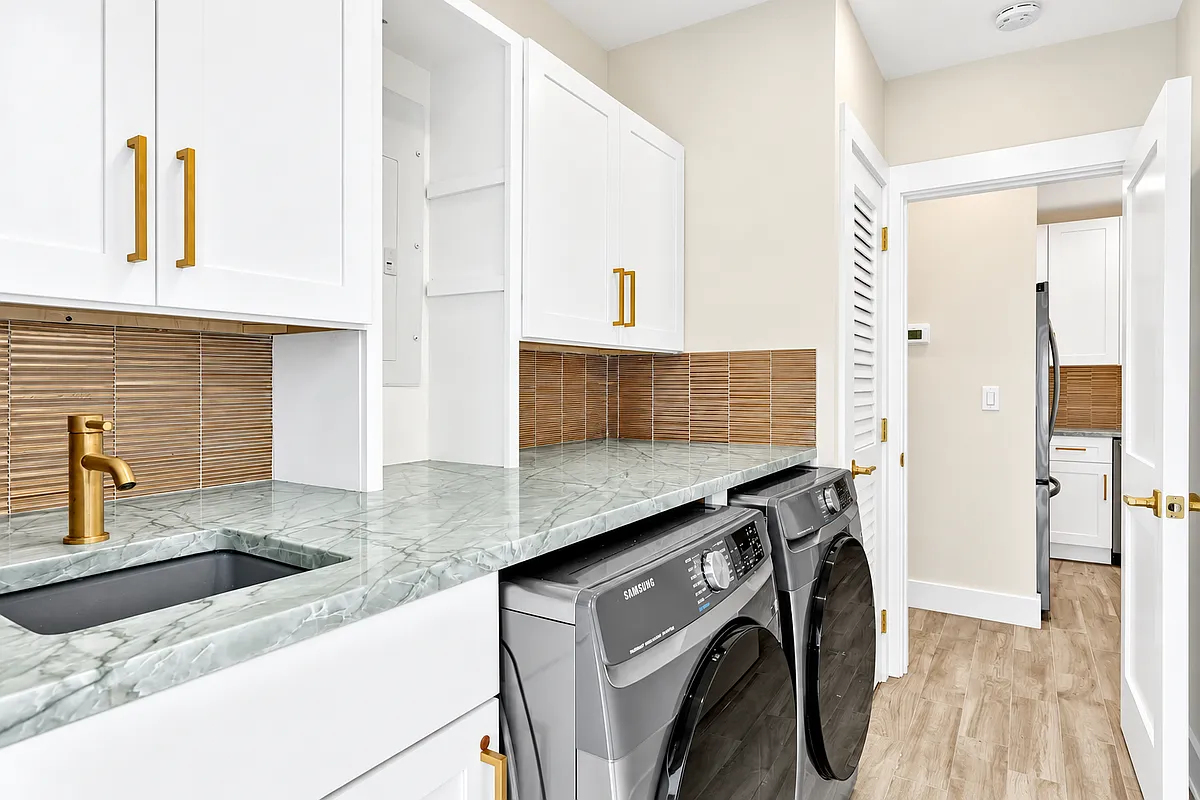 3 bed, 2.0 bath, 1184 sqft, $3,850 — Photo 2