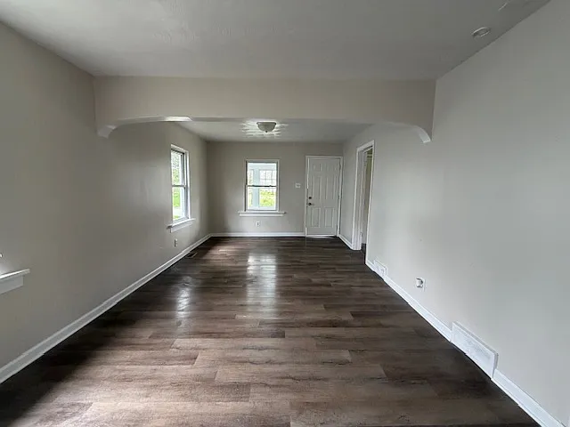 208 S Bendix Dr — Photo 3