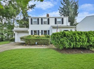 128 Browers Ln, Roslyn Heights, NY 11577