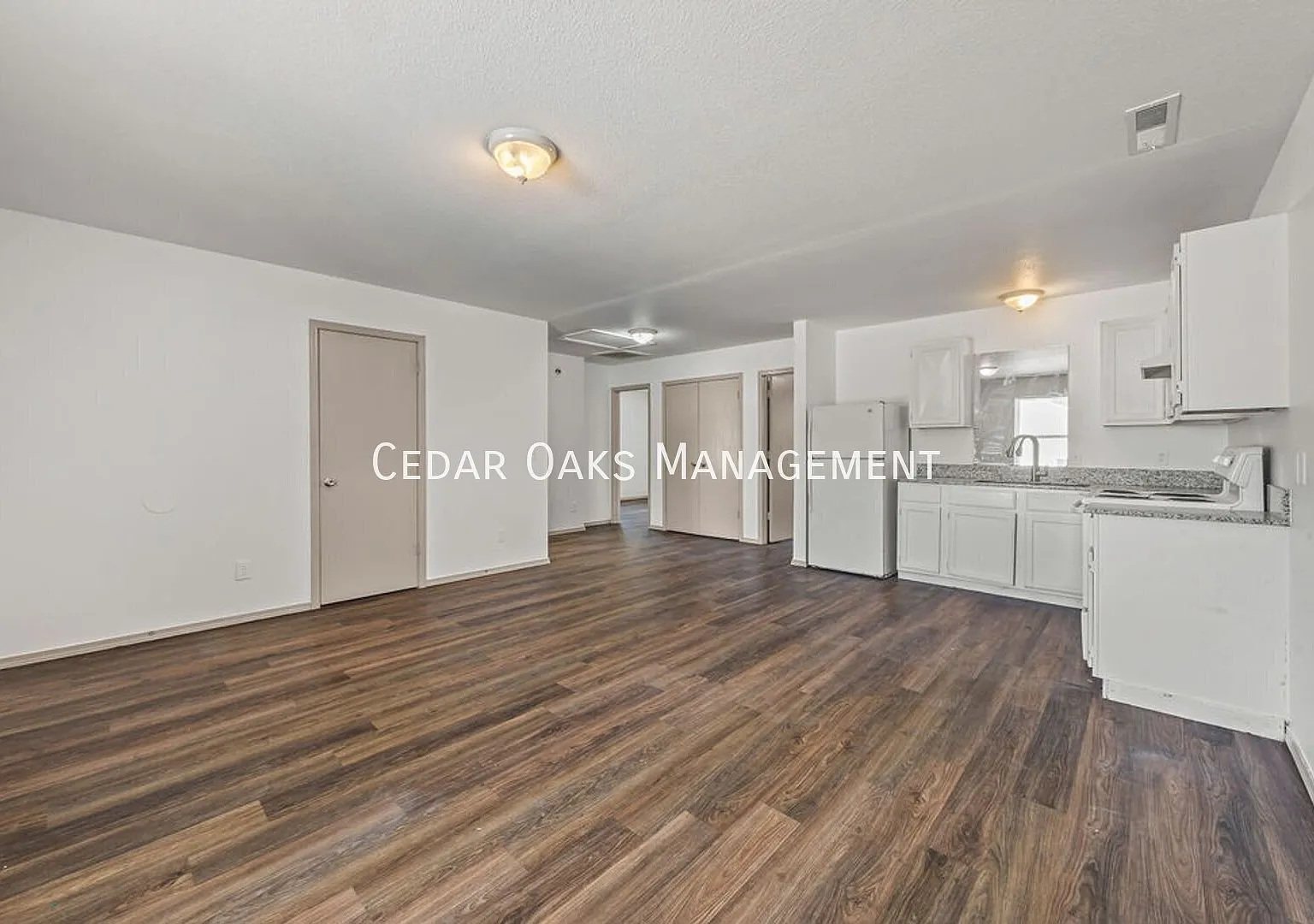 3 Bedroom Duplex With Open Living Area - Move In Promotion (Up To 1/2 Off First Months Rent Upon ... — Photo 1