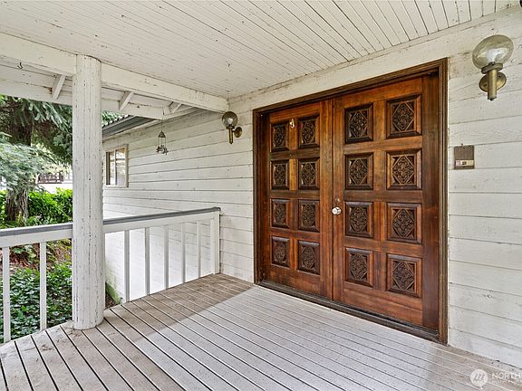 4th image of 11150 Champagne Point Road NE