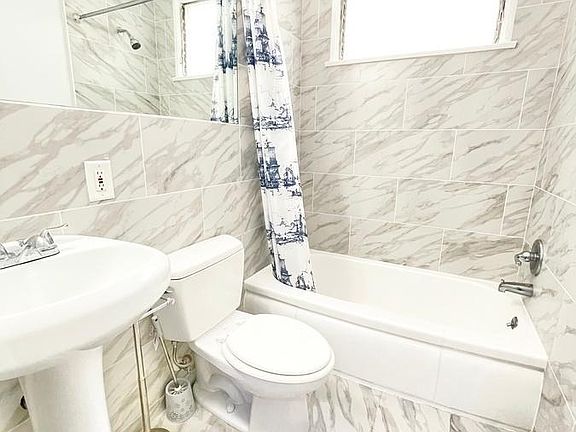 4th image of 425 N Oakhurst Dr APT 112