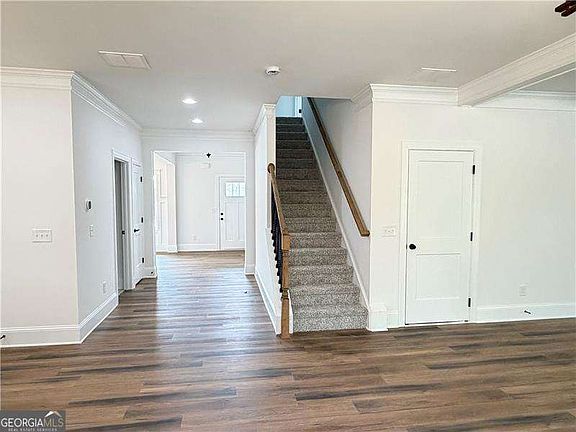 5th image of 635 Rocky Springs Dr