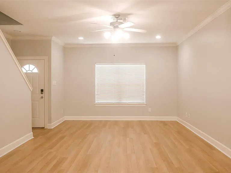 5951 S Loop E #38 — Photo 5