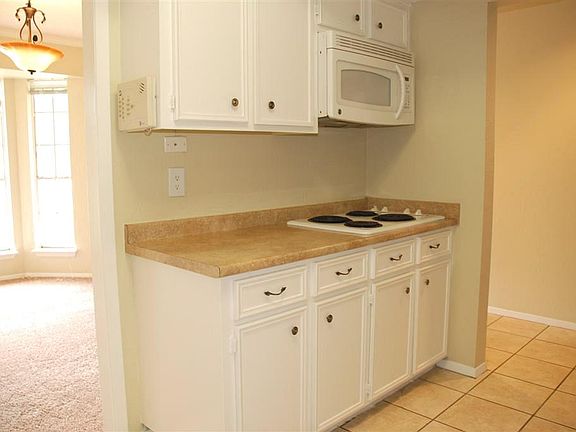 Cooktop & microwave.