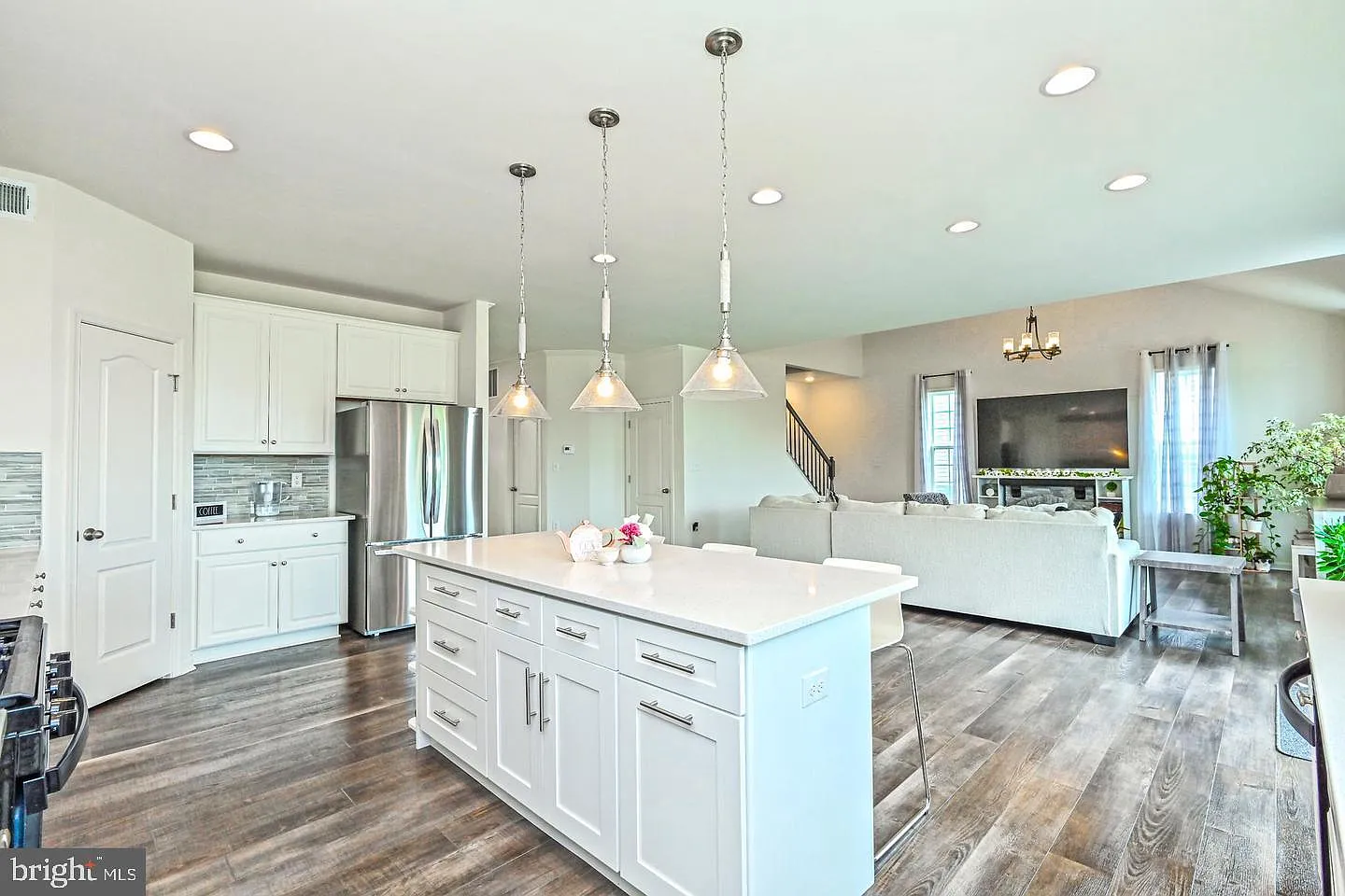 4 bed, 3.5 bath, 3730 sqft, $2,890 — Photo 3
