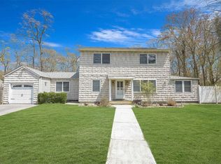 3 Charles Ct, East Patchogue, NY 11772