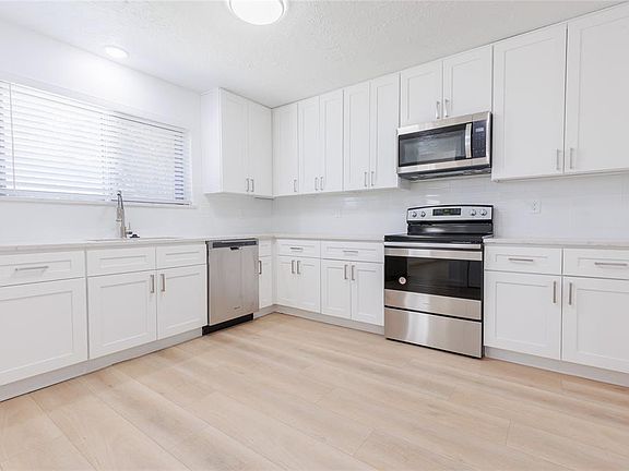 3rd image of 8311 Quail Burg Ln