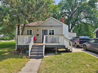 320 7th St NW, Minot, ND 58703