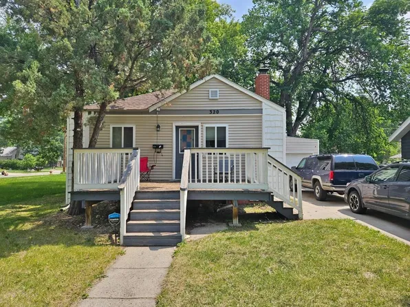 320 7th St NW, Minot, ND 58703