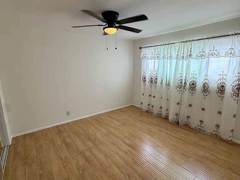 1350 Torrance Blvd #D — Photo 14