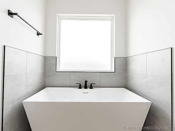 3rd image of 10896 S 272nd Ave