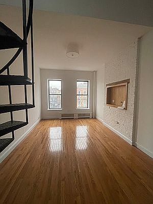3rd image of 39 Carmine St APT 4D