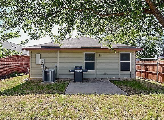 4th image of 3112 Fairfield Dr