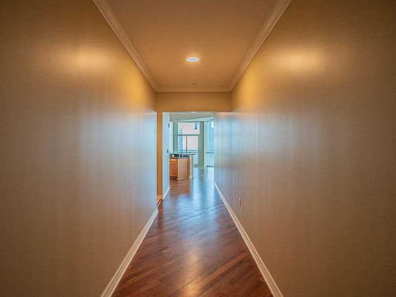 4th image of 500 Throckmorton St APT 2502