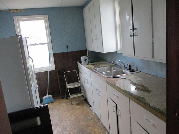 4th image of 416 Camden St