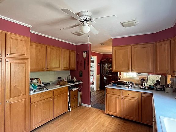 3rd image of 8 Staff Ave